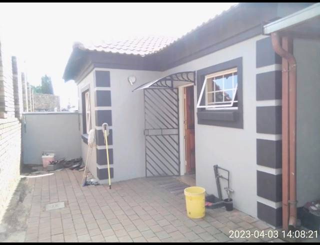 2 BEDROOM SIMPLEX FOR SALE IN THE ORCHARDS